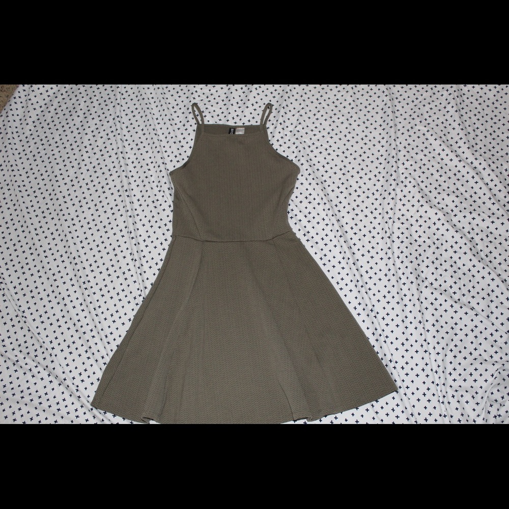 Dress - Picture 2 of 5